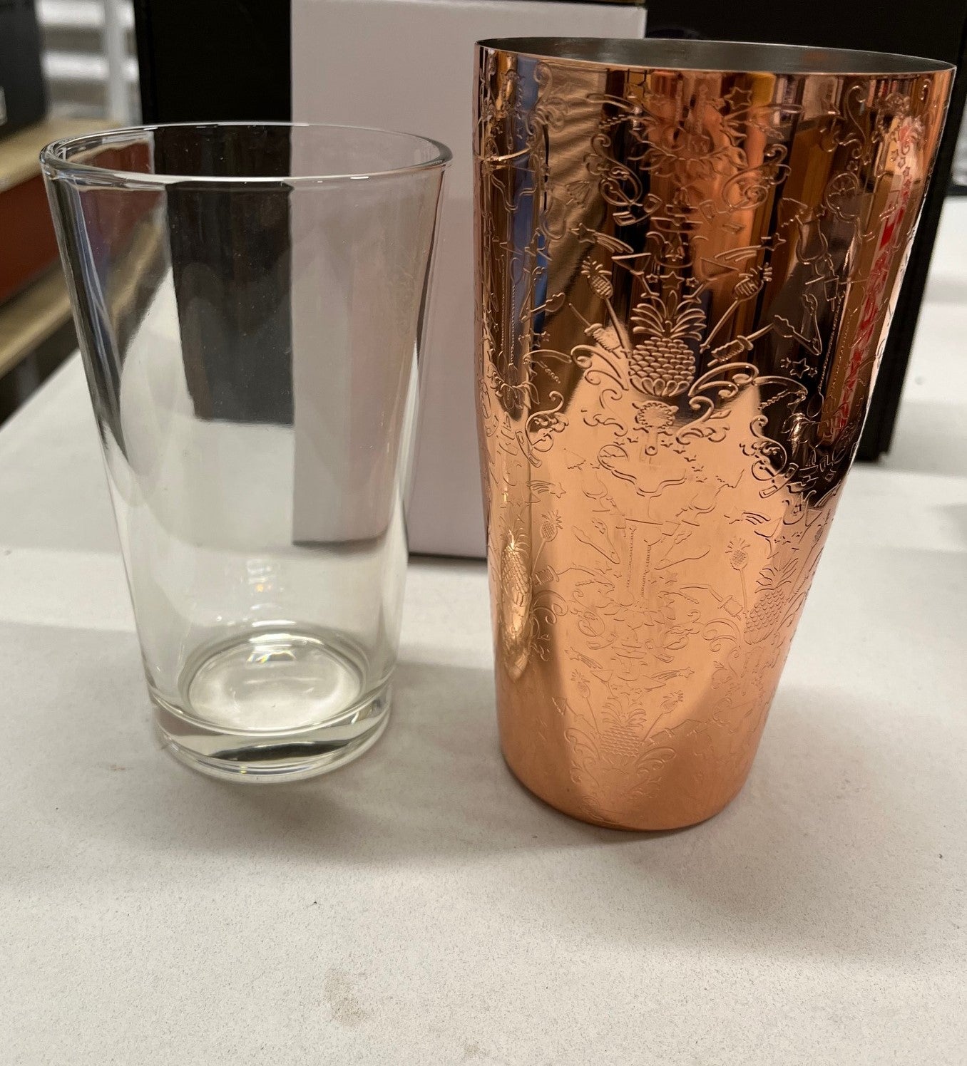 Vaso Coctelera Cobre utopía mas vaso vidrio mezclador